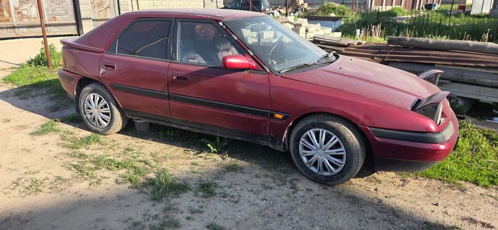 Продам мазда 323 обьем 1.8