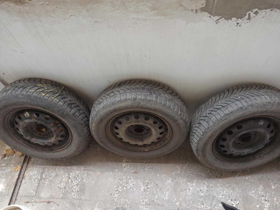 зимни гуми Nexen 205/60/15 с джанти 15 цола