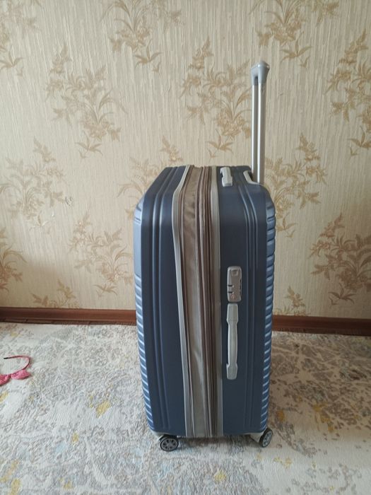 Продам чемоданы дорожные