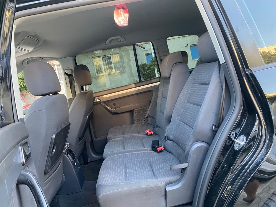 Vând vw Touran 1.6 benzina stare foarte bună