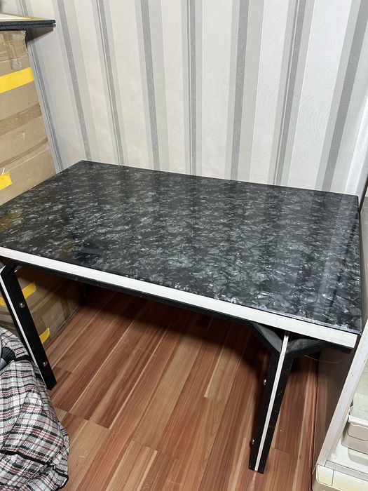 Продам стол для кухни столовой