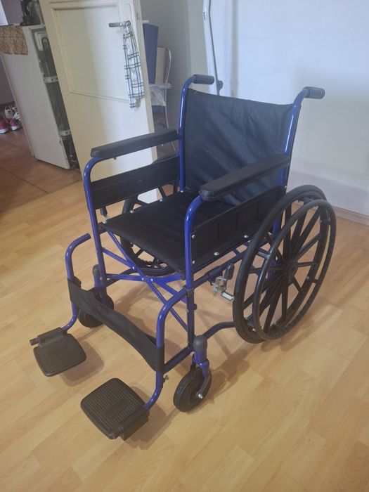 Cărucior cu rotile pentru adulți în stare foarte bună