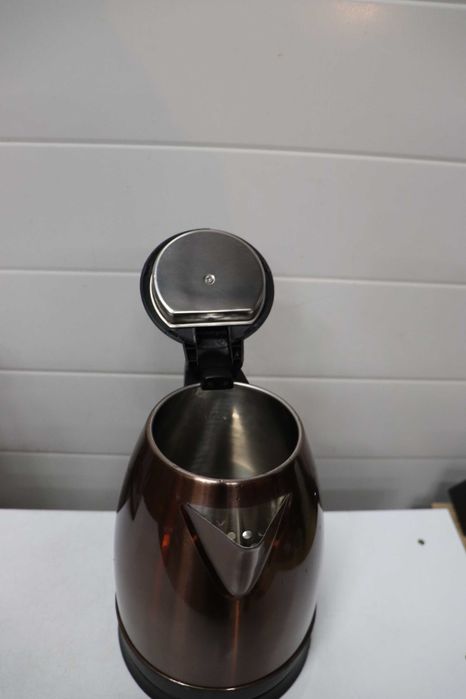 Hagen, Компактна електрическа кана от неръждаема стомана, 1500W, 1,8L