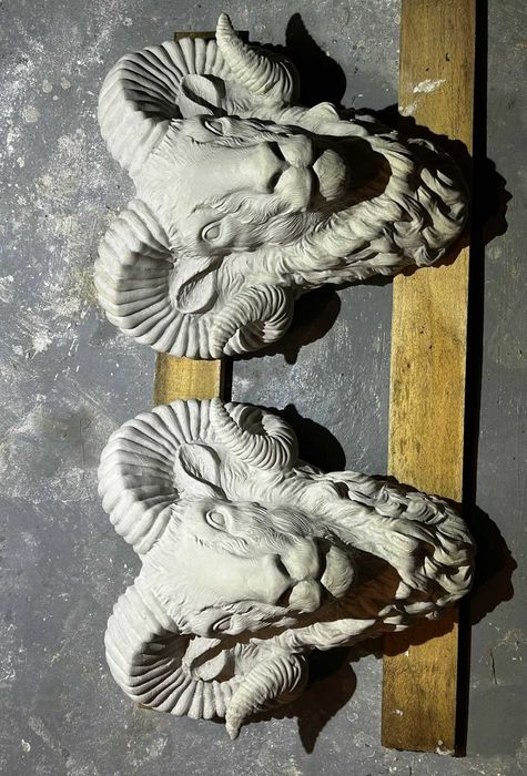 Sculptura decorativa . Cap De Berbec