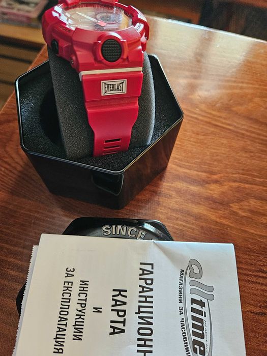 Часовник Casio, червен. Модел GBA-800EL-4AER