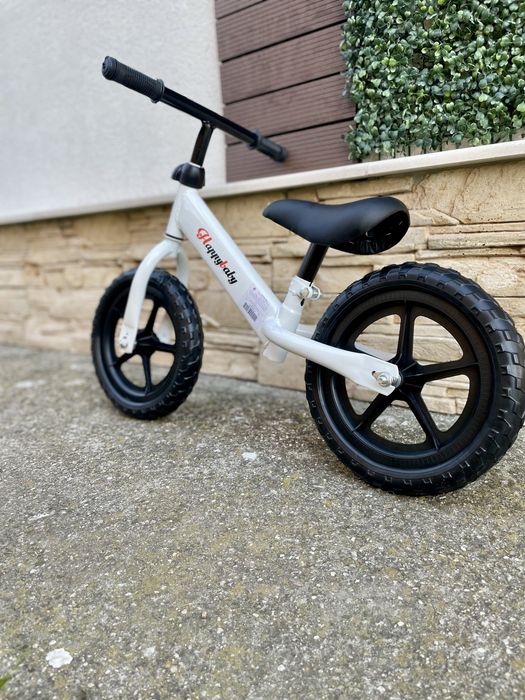 Баланс колело - Червено, синьо, черно, бяло, розово