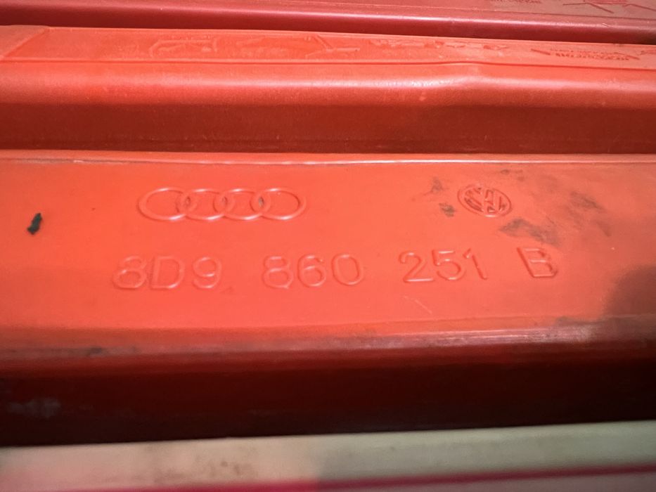 АВТО аптечки и триъгълници - AUDI , BMW , HONDA , RENAULT , SAAB