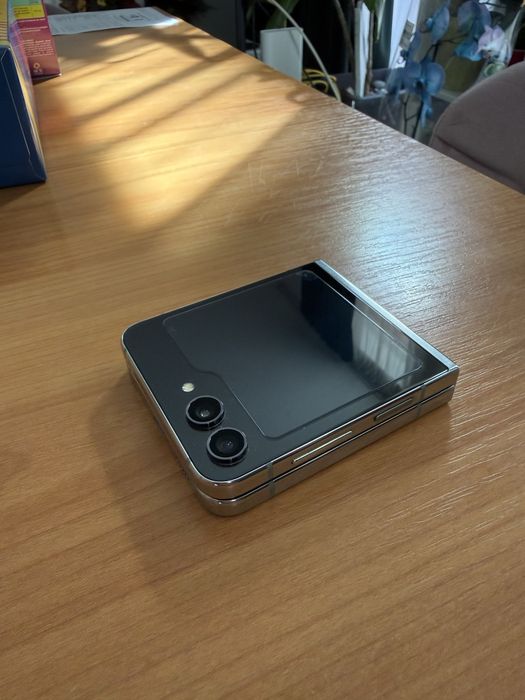Samsung Galaxy Z Flip 5