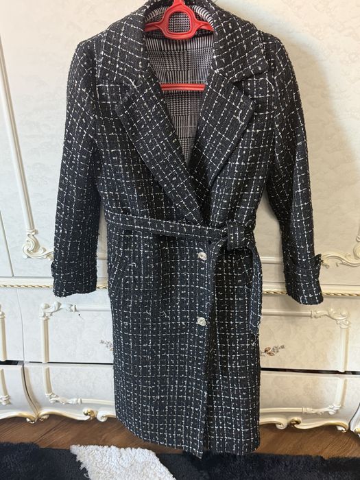 продаю пальто очень хорошем состоянии, в стиле ,,Shanel''