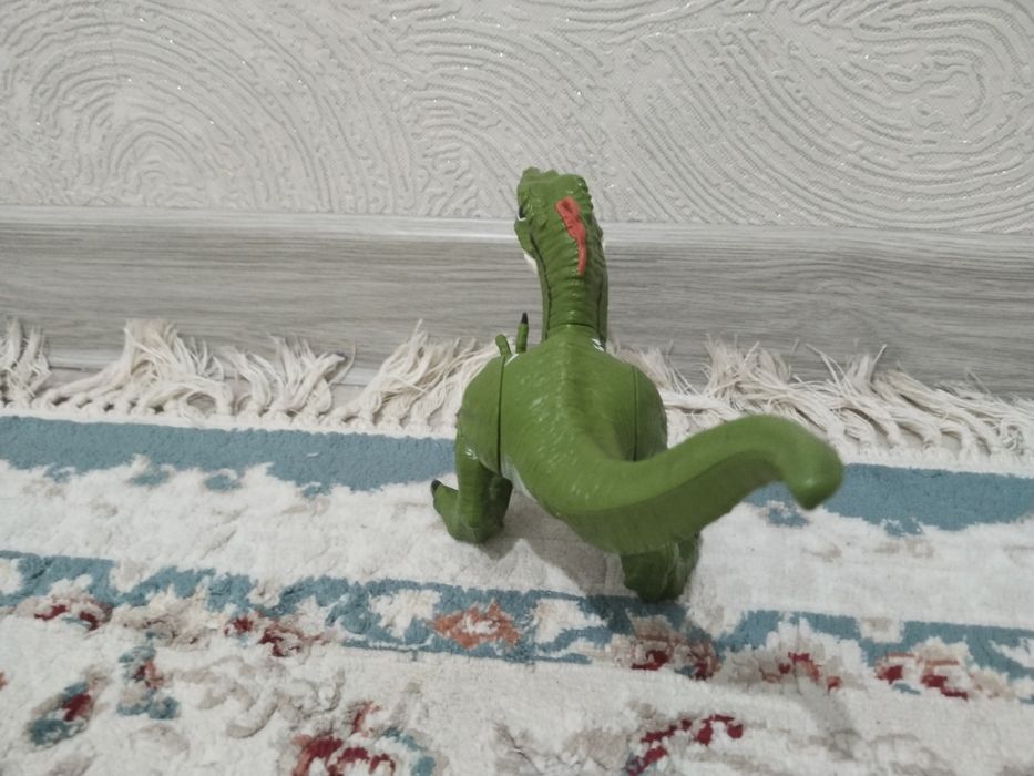 Продам динозавр качественный