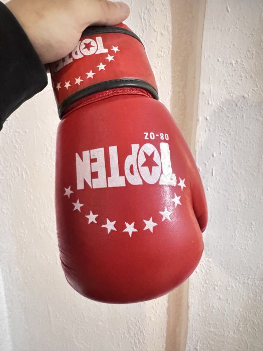 Боксерская перчатка, шлем, шорты