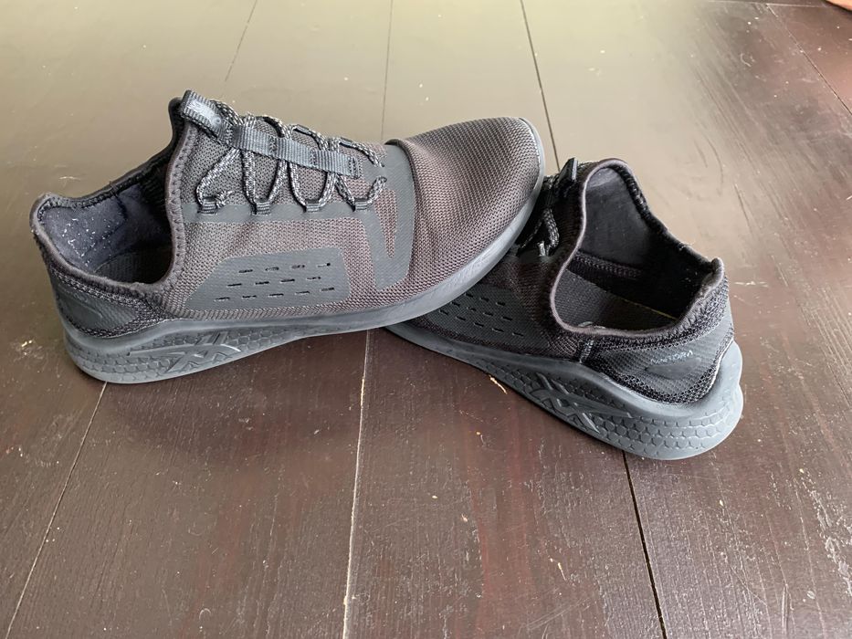 Adidasi Asics 42