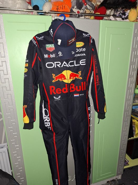 Гоночная форма Ф1 команды RedBull