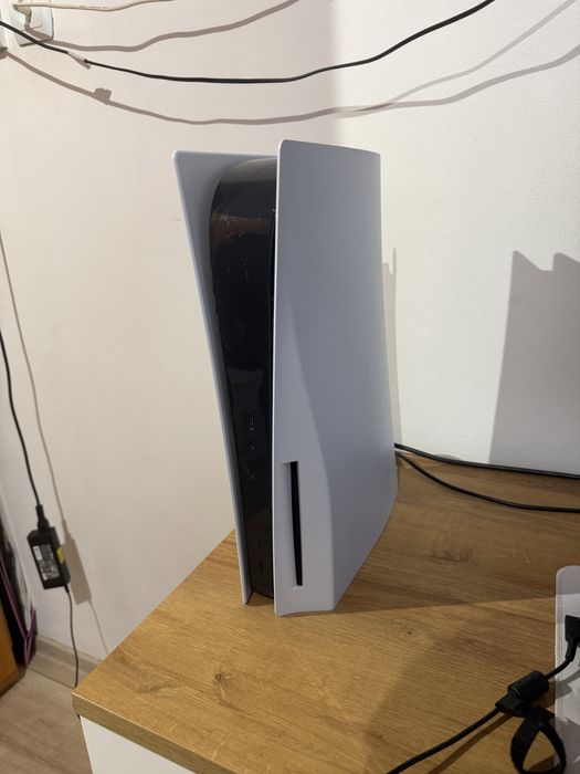 Vand monitor dell 144 hz si ps5 cu tot cu jocuri si cele 2 manete