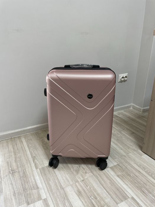 Маленькие и Средние чемоданы