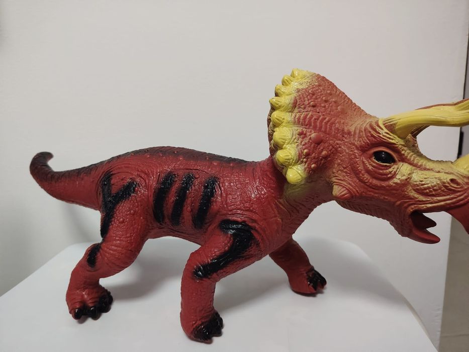 Dinozaur cu sunete
