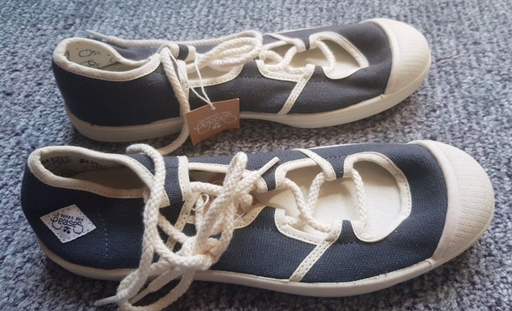 Tenisi bleumarin fete marimea 37, noi, cu siret, cu eticheta