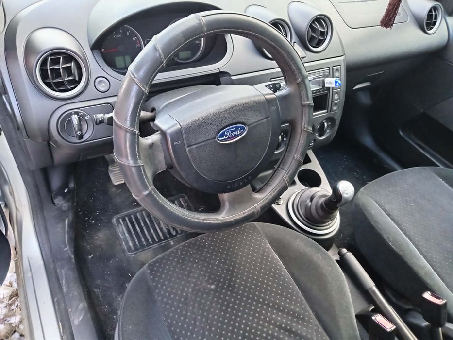 Se vinde Ford Fiesta