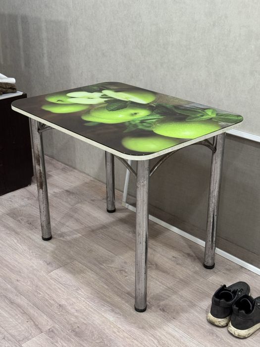 Продам стол стекляный