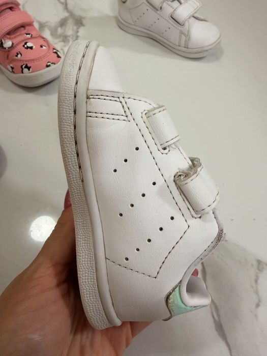Маратонки adidas,22 номер