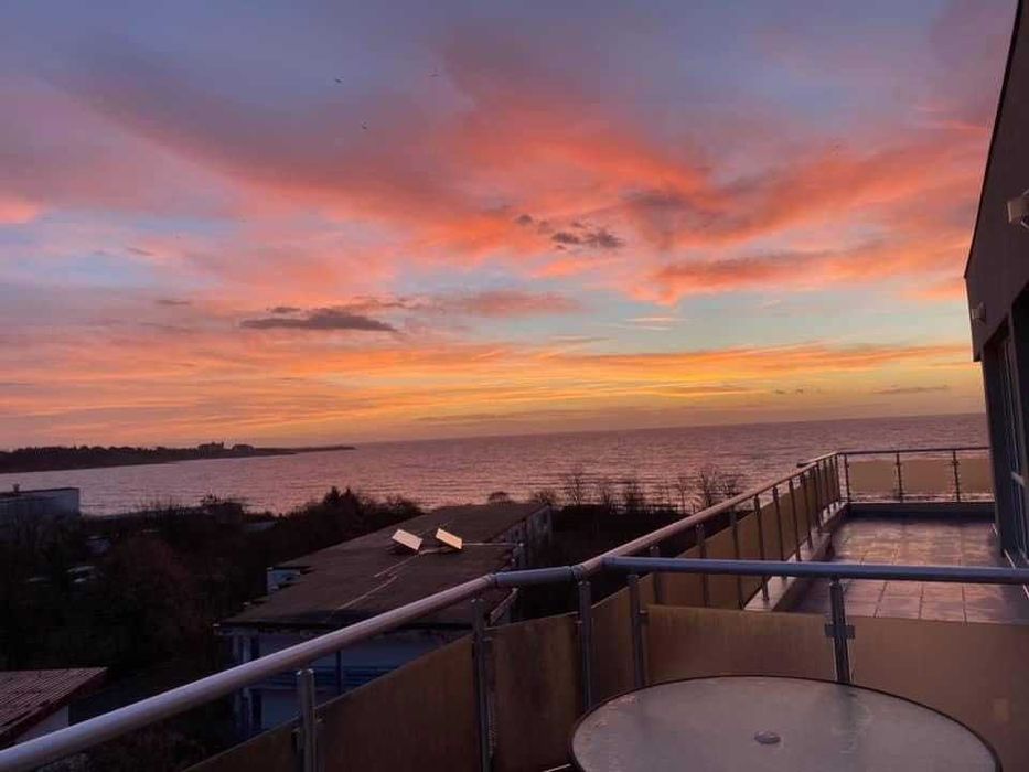 Двустаен апартамент с гледка море в Равда