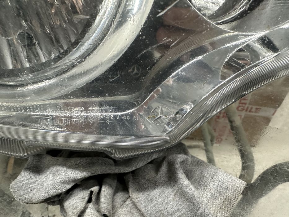 Far dreapta mercedes actros.mp4.cod:a9608291939.