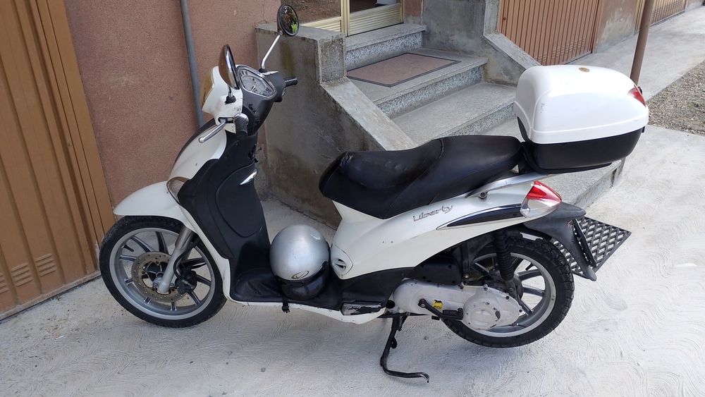 Vindem moto de 50 cm piagio liberti stare perfecta 4 timpi  acte de it