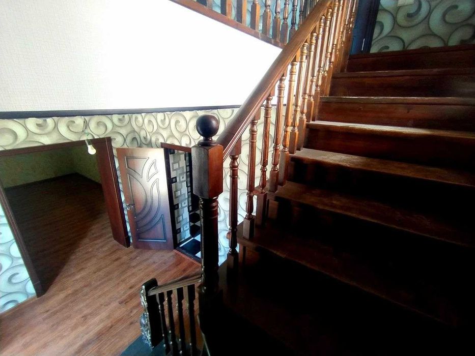 Орзудаги Ховли сотилади  5 хона 2 этаж 6.8 сотик Жомий мфй Кибрай рн