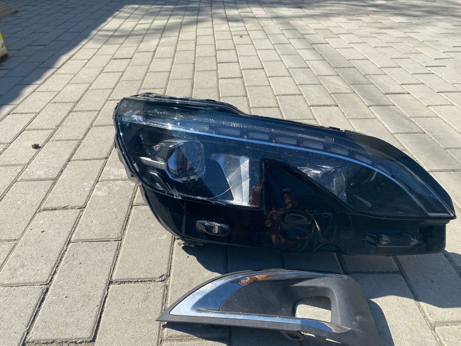 Far dreapta Peugeot 3008,an2018