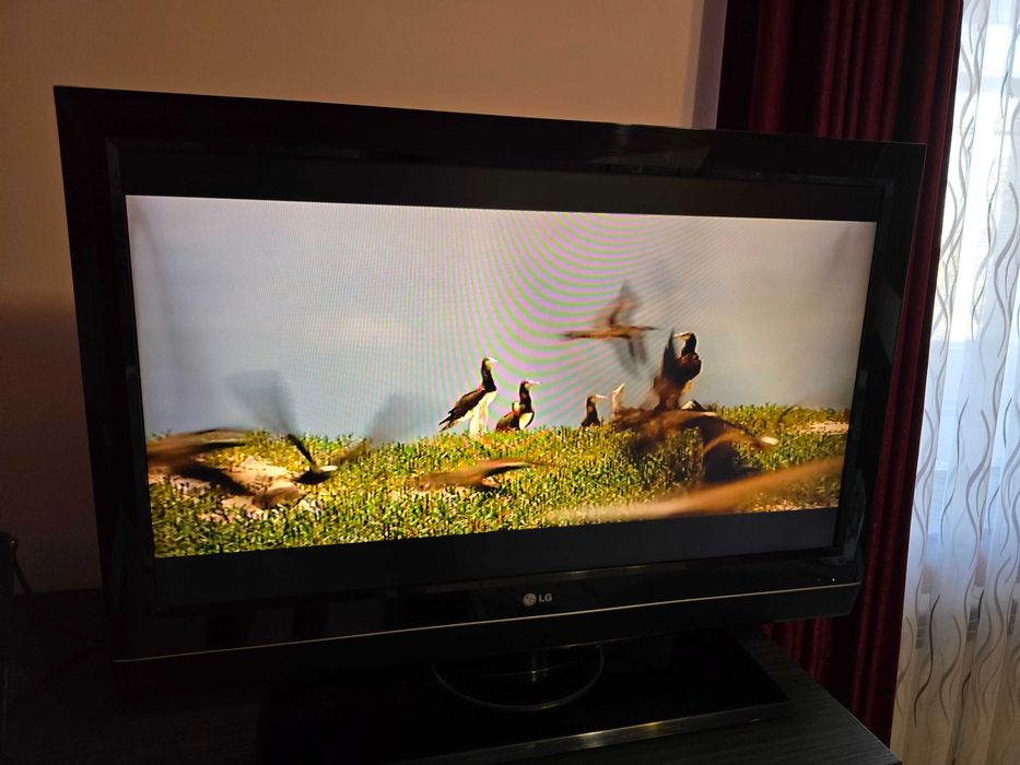 Телевизор 37 инча LG 37LC51