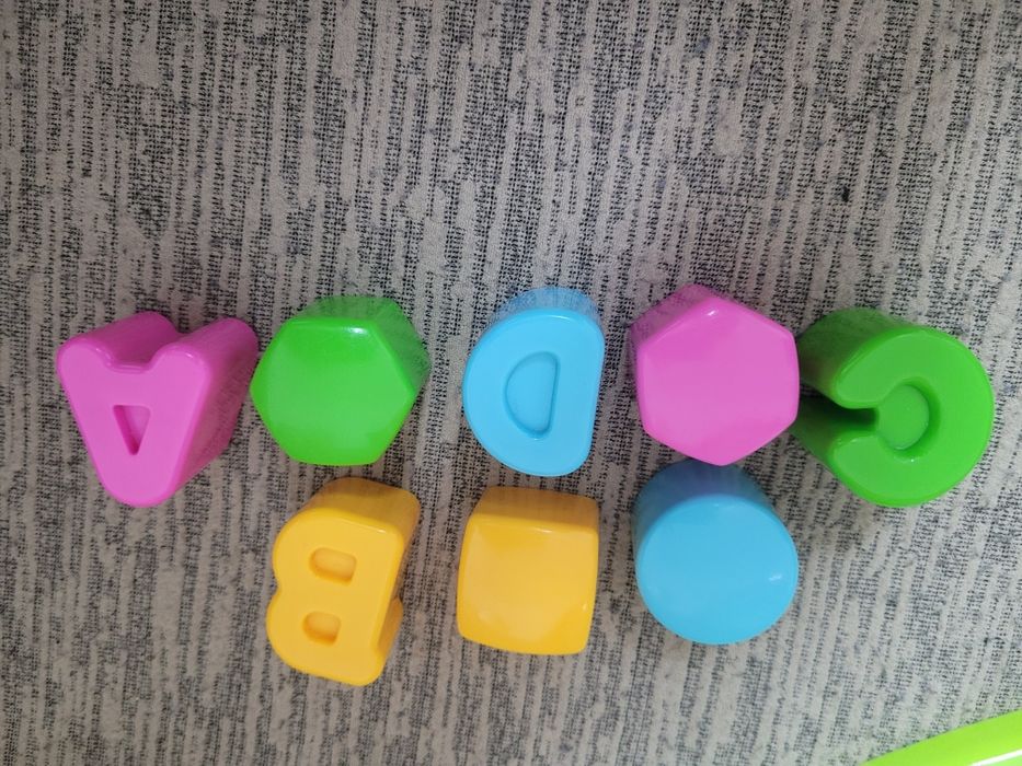 Casuta cu activitati - sortare bebeluși