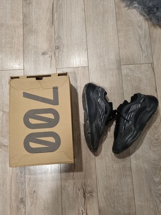 Adidas Yeezy 600 V3