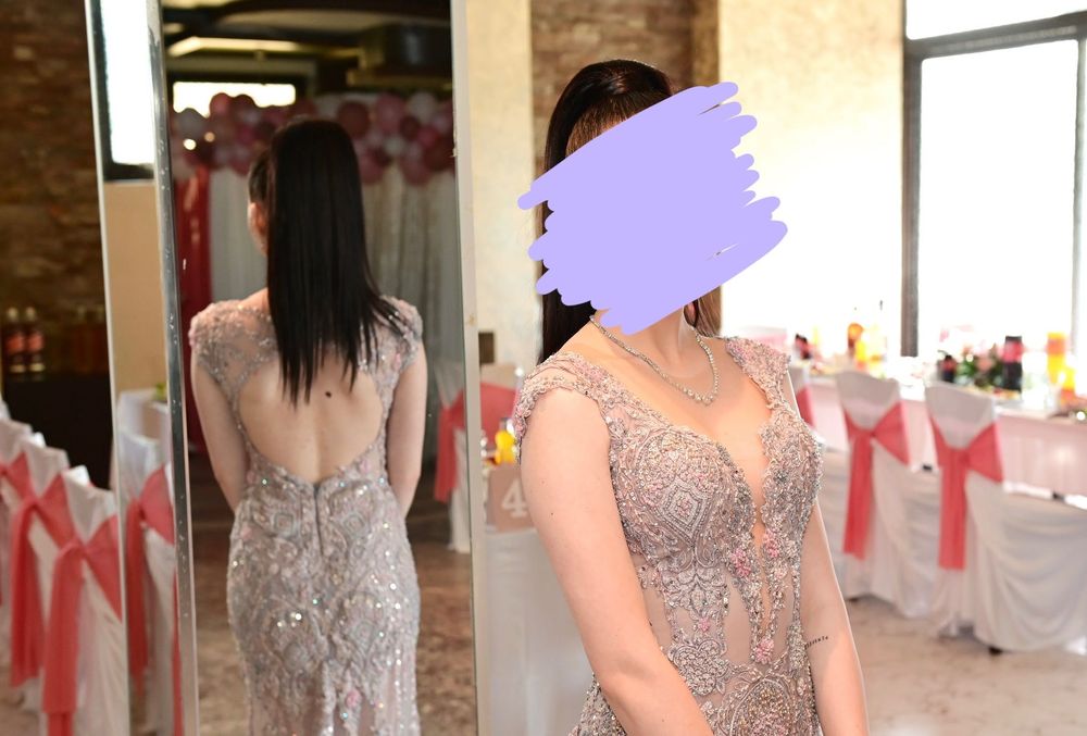 Продавам бална рокля.