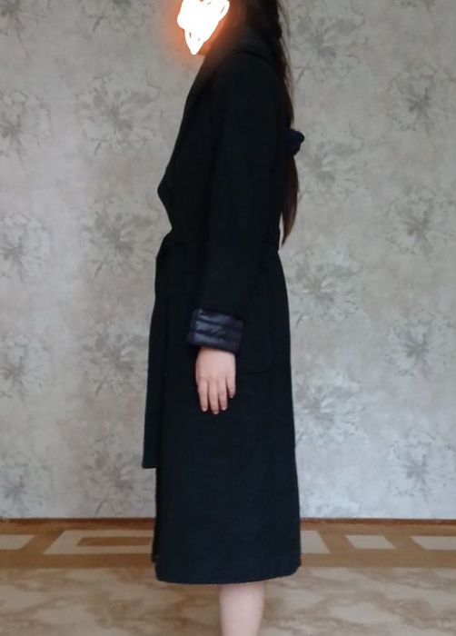 Чёрное женское пальто