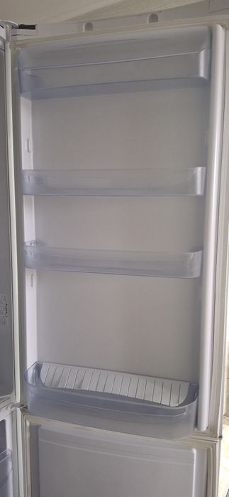 Продам холодильник Indesit