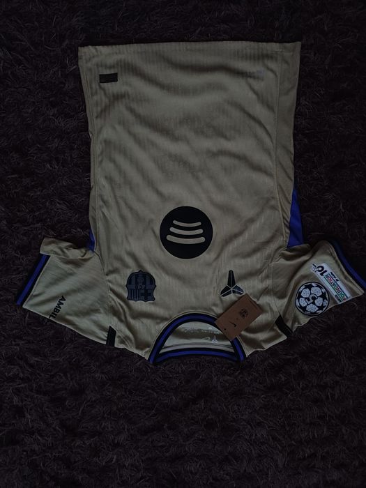 Tricou NOU CU ETICHETA barcelona × kobe