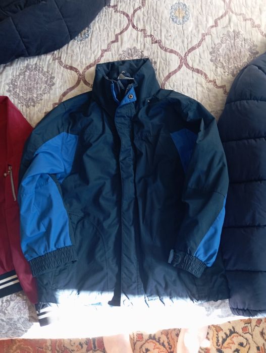 Продам ветровки и куртки