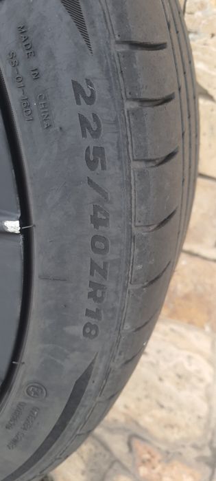 Jante aliaj pe 18 negre cu anvelope vara bmw