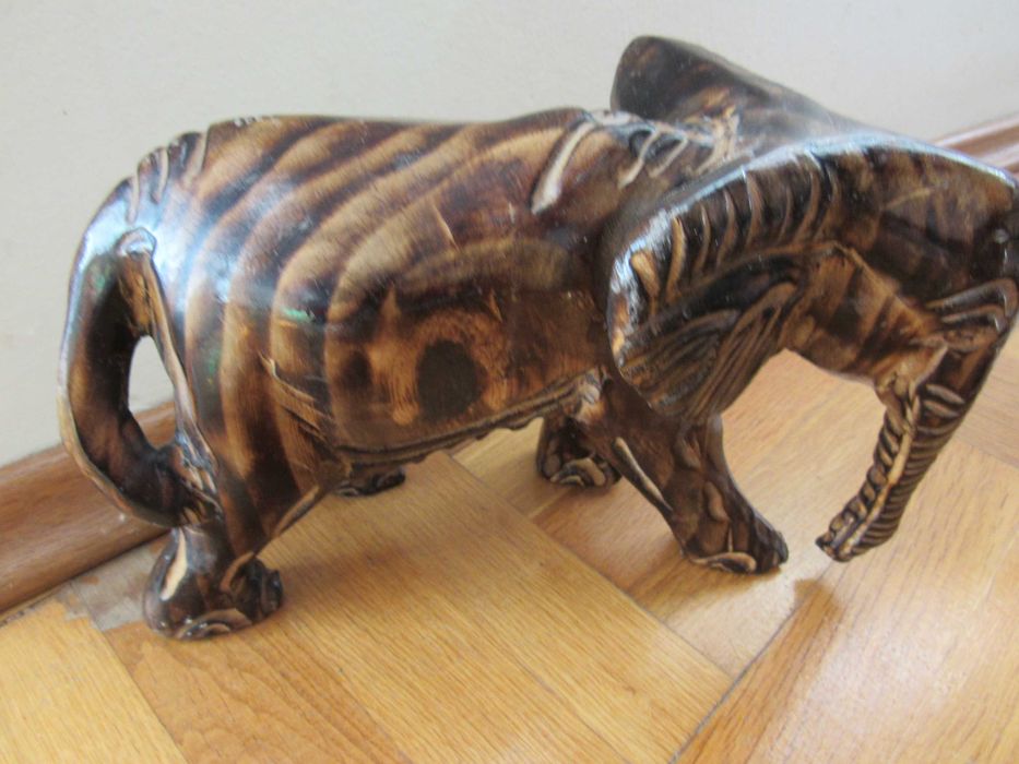 Слон -дървена фигура от махагон, Етиопия