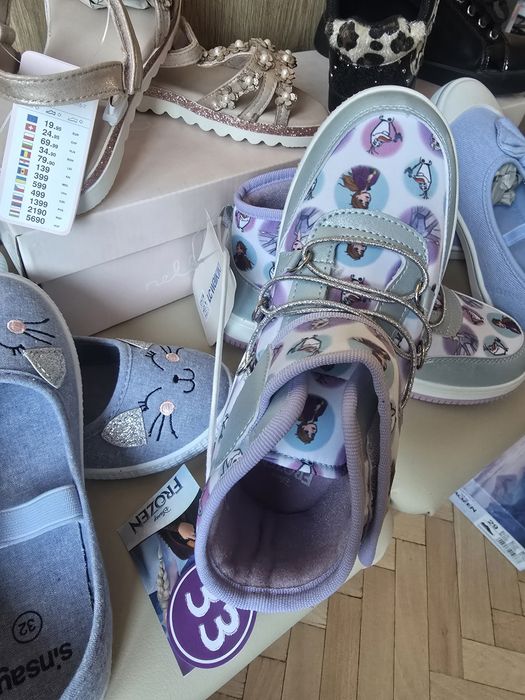 Нови боти frozen Lc Waikiki,гуменки sinsay,сандали sprandi