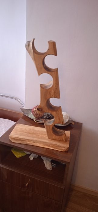 Стойка за вино  шест и три ботилки