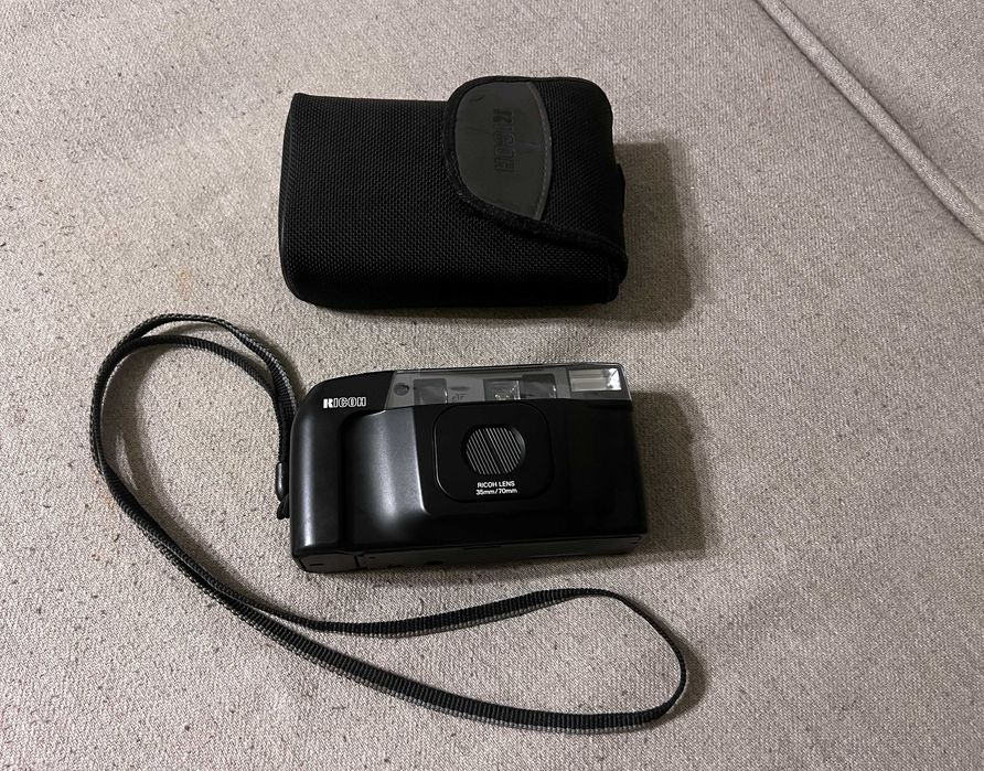 Aparat foto analog Ricoh RT 550 autofocus 35mm cu husa