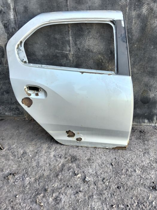 Дверь Рено Логан 2