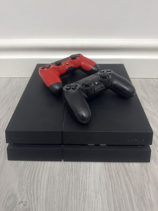 PS4/ПС4   б/у с двумя джойстиками