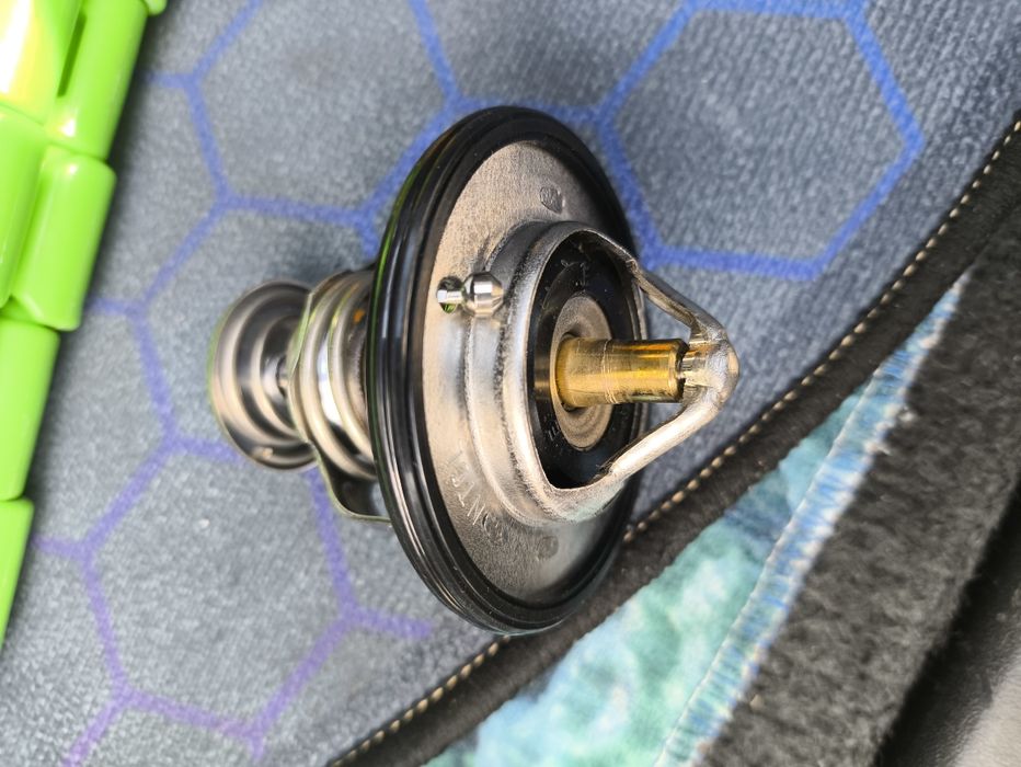 Продам термостат на митсубиши