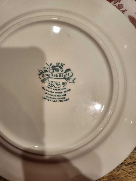 Английски чинии с маркировка