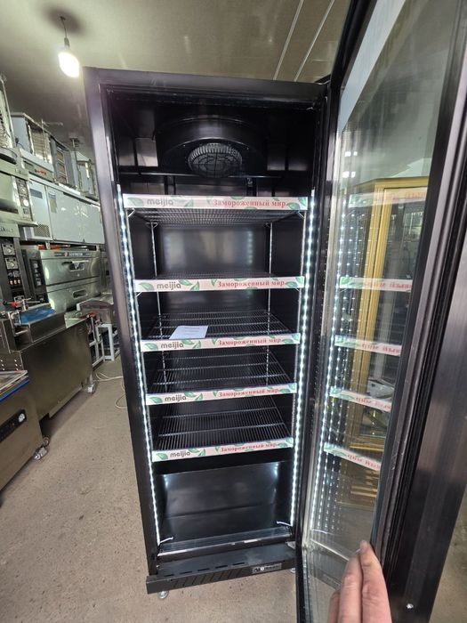 Продается витрина холодильник.