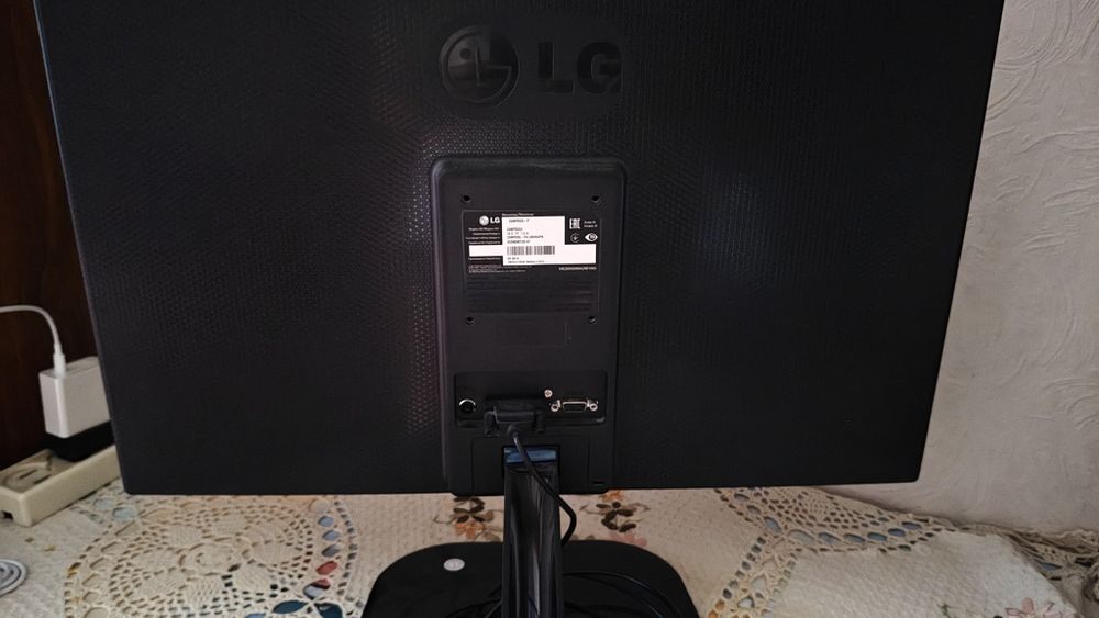 Монитор LG 23" IPS