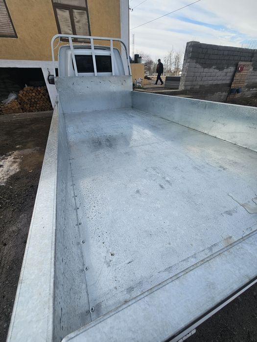 Zo'r xolatda to'ribdi