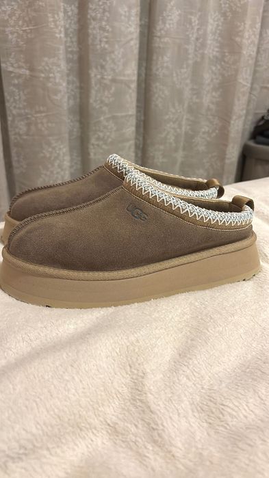 Велурено сабо  UGG Tazz с равна платформа, Бежов